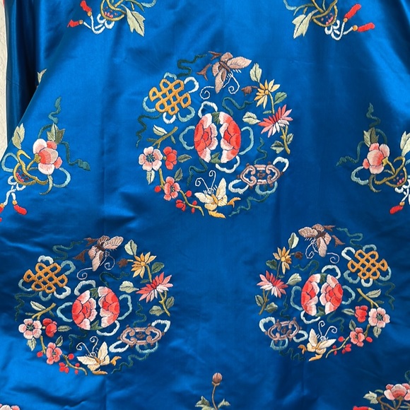 VTG Esme Silk Embroidered Mandarin Robe Jacket - Picture 6 of 9